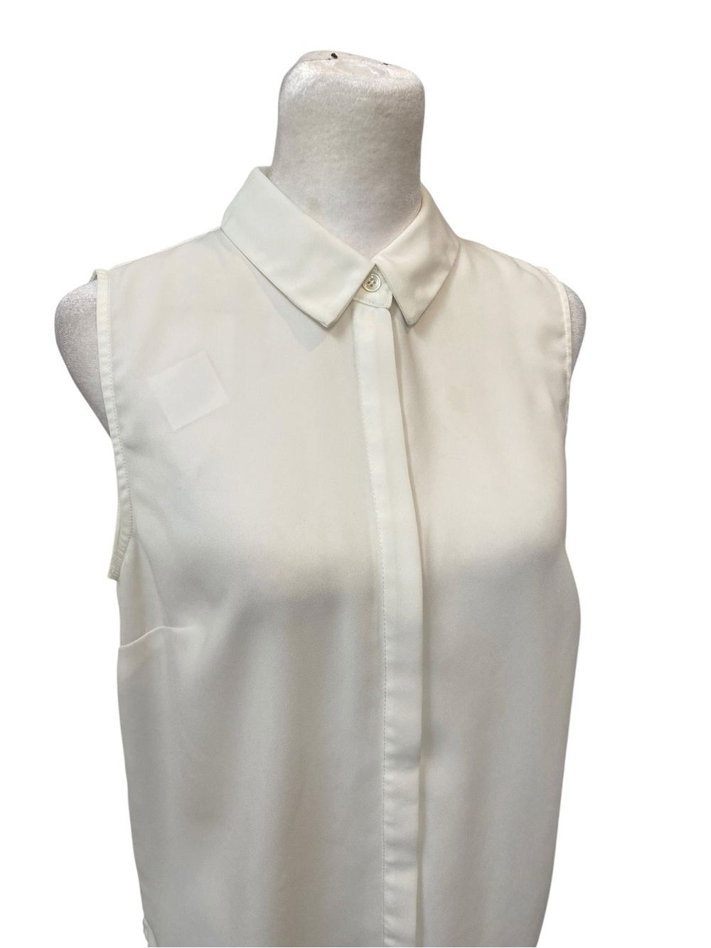 CeCe Women's size small Ivory Sleeveless Collared Hidden-Button Classic Blouse